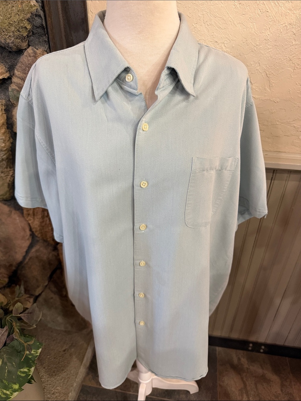 Men's Light Blue Short-Sleeve Button-Down Shirt